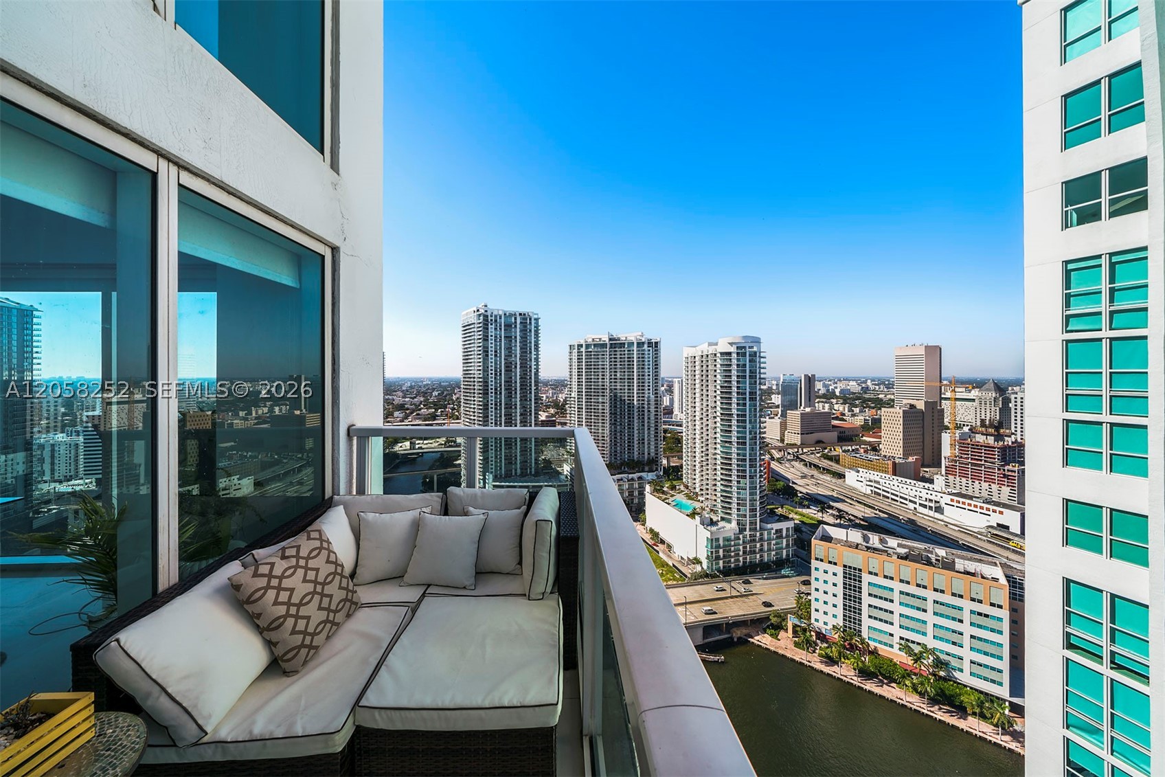 image Brickell on the River South24
