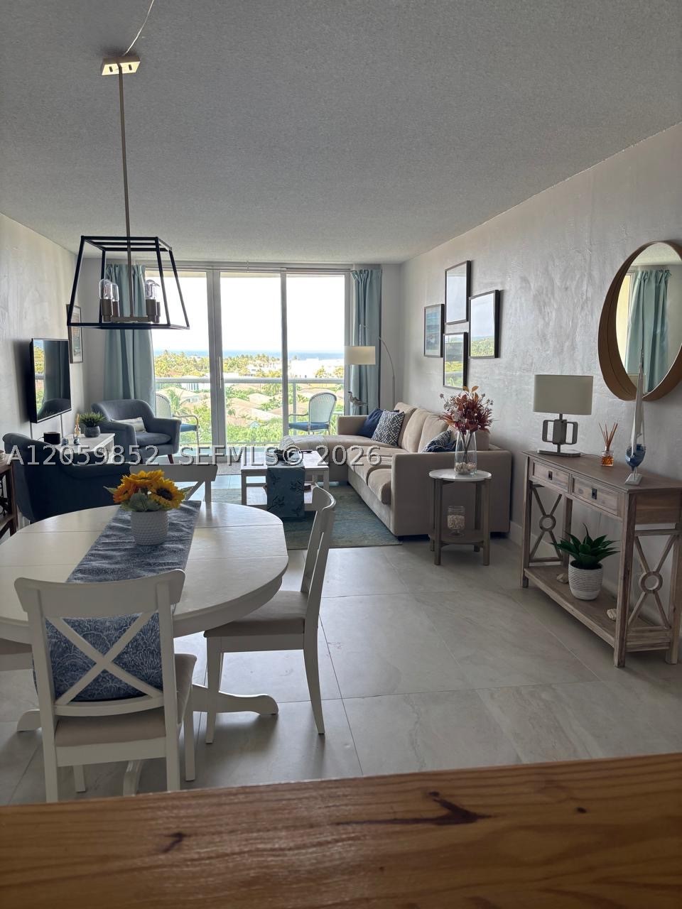 19380 Collins Ave #818