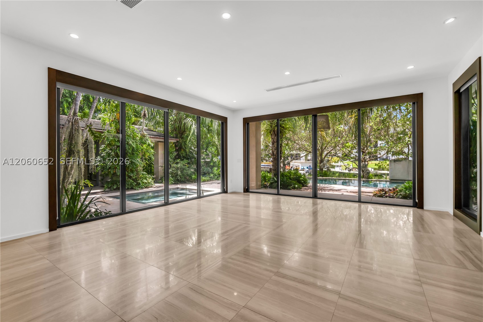6840 Sunrise Pl Coral Gables, FL 33133