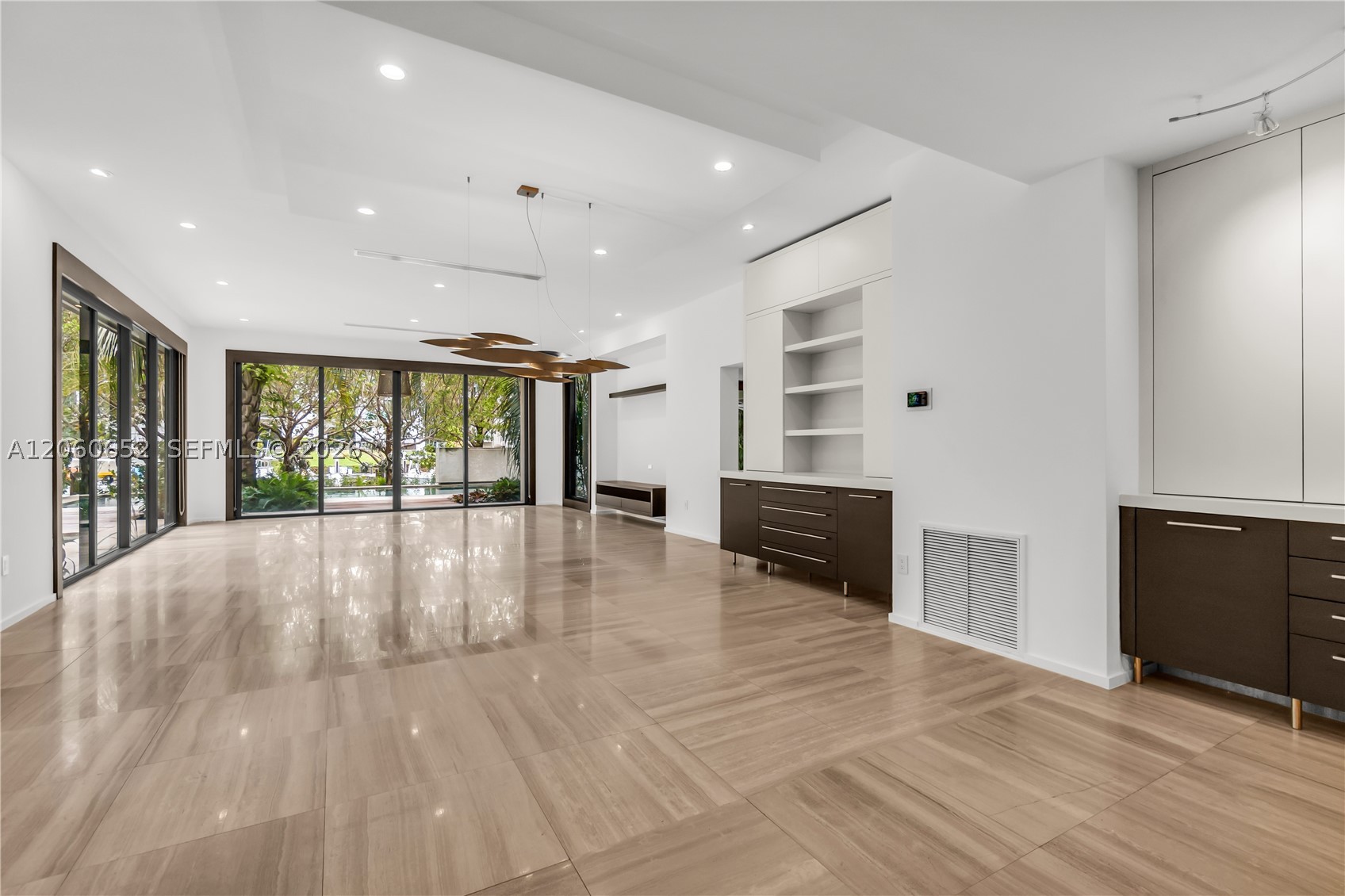 6840 Sunrise Pl Coral Gables, FL 33133