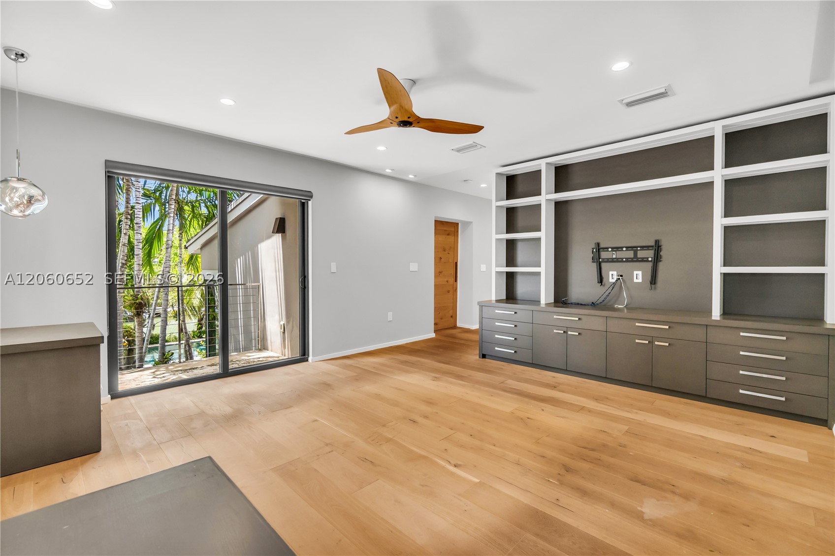 6840 Sunrise Pl Coral Gables, FL 33133