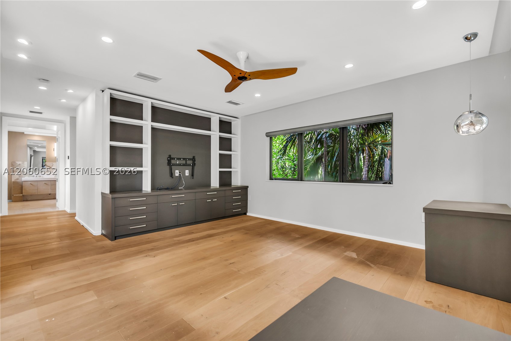 6840 Sunrise Pl Coral Gables, FL 33133