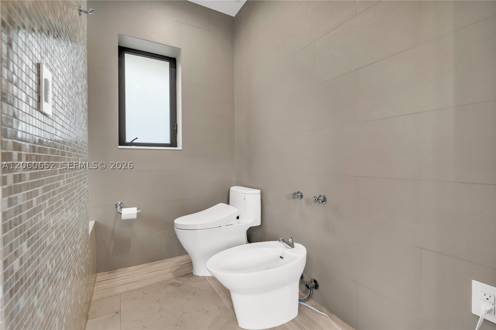 6840 Sunrise Pl Coral Gables, FL 33133