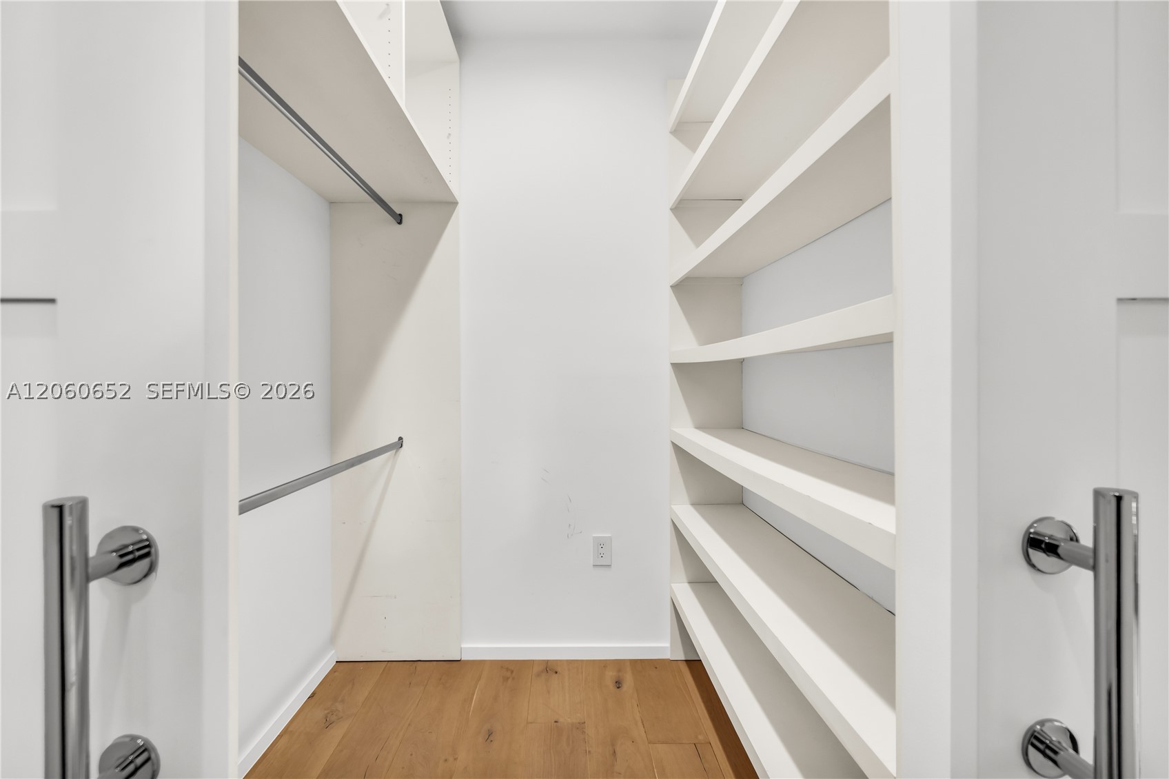 6840 Sunrise Pl Coral Gables, FL 33133