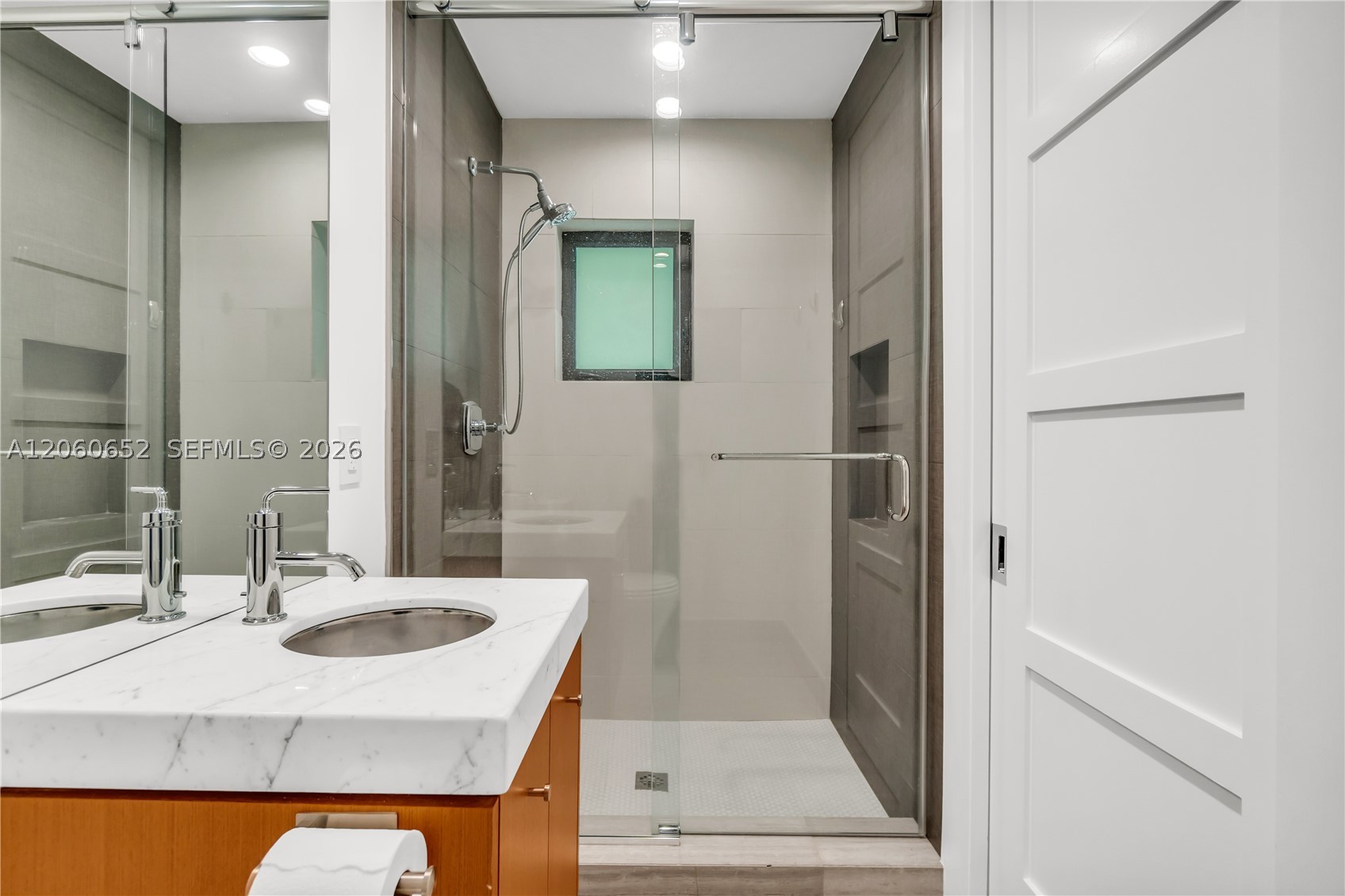 6840 Sunrise Pl Coral Gables, FL 33133