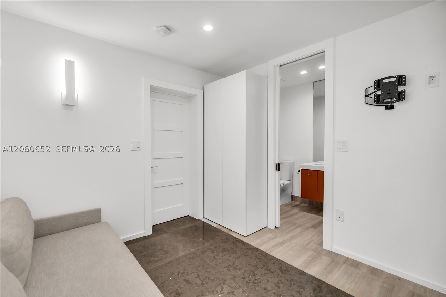 6840 Sunrise Pl Coral Gables, FL 33133