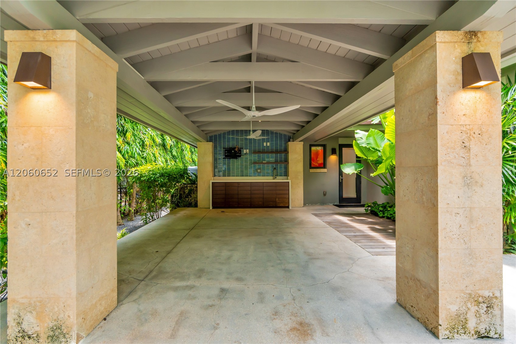6840 Sunrise Pl Coral Gables, FL 33133