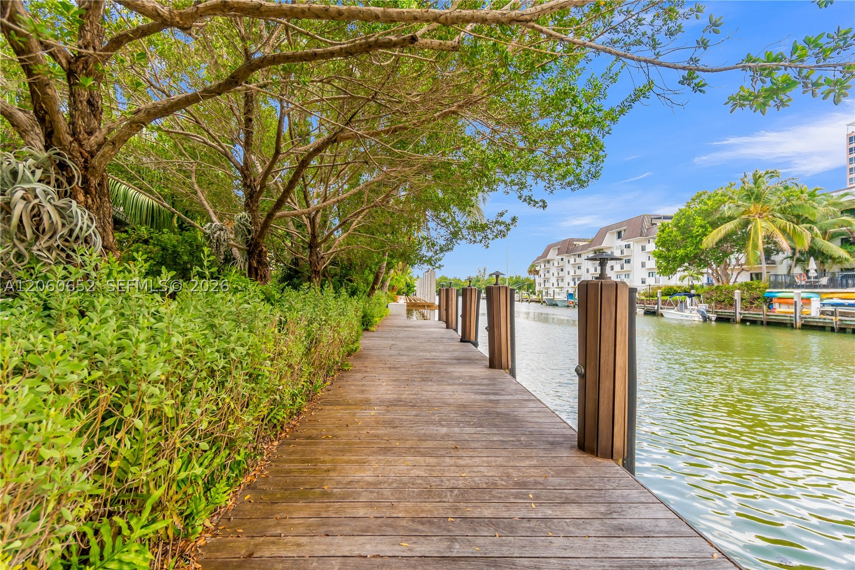 6840 Sunrise Pl Coral Gables, FL 33133