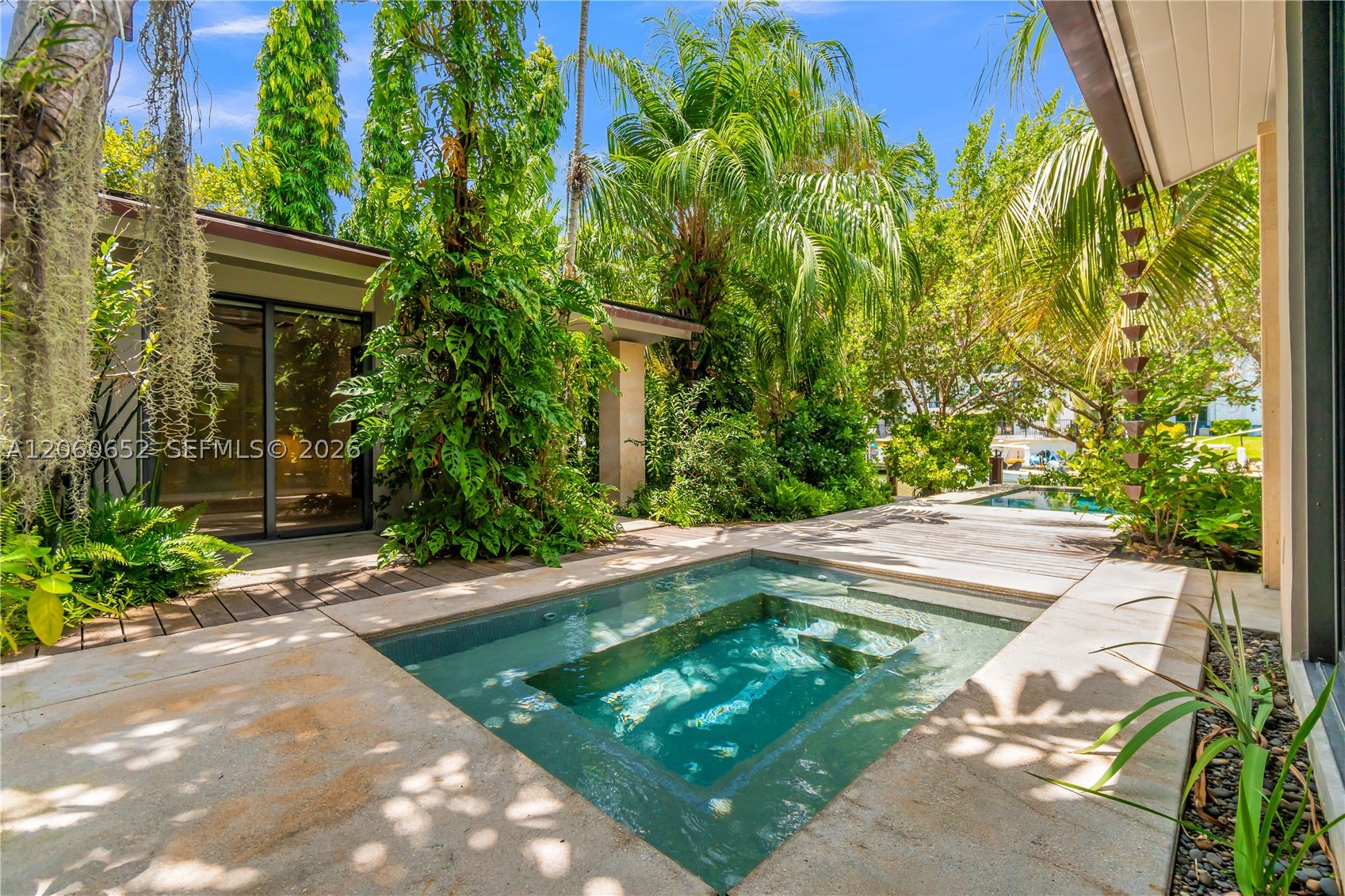 6840 Sunrise Pl Coral Gables, FL 33133