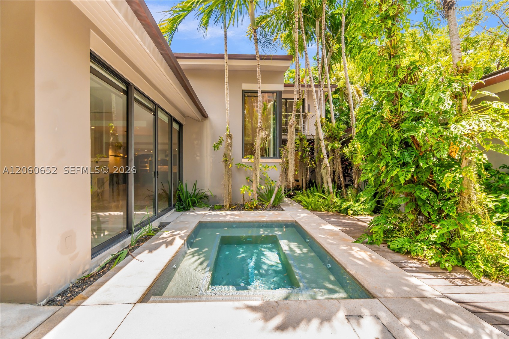 6840 Sunrise Pl Coral Gables, FL 33133