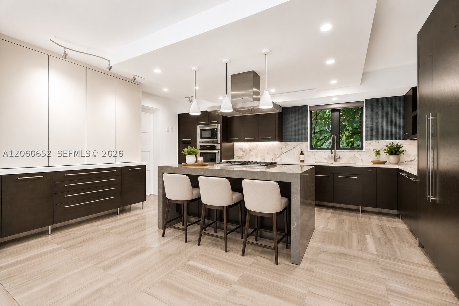 6840 Sunrise Pl Coral Gables, FL 33133