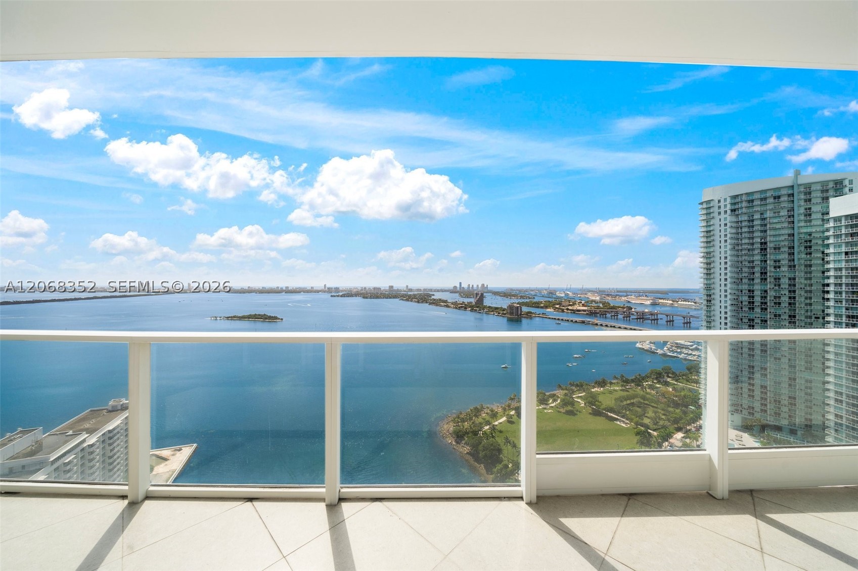 image Paramount Bay1