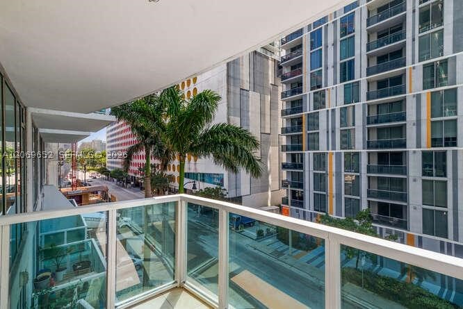 image Brickell on the River South17