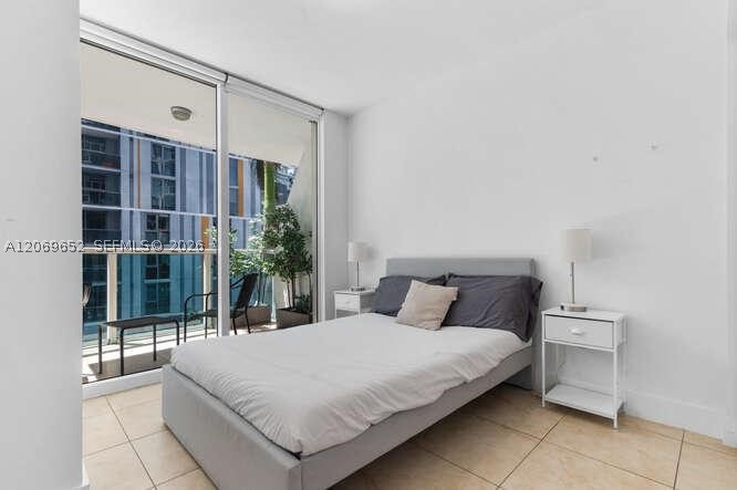 image Brickell on the River South5