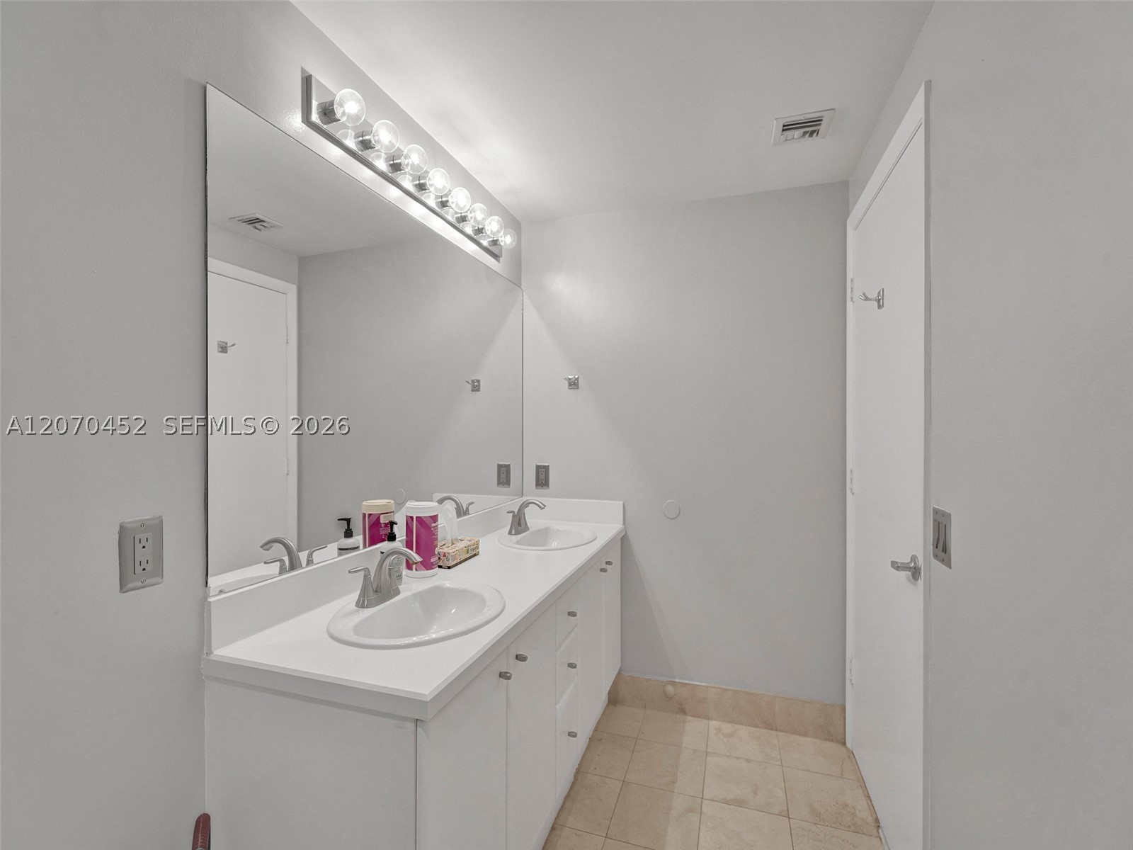 2475 Brickell Ave #804 Miami, FL 33129