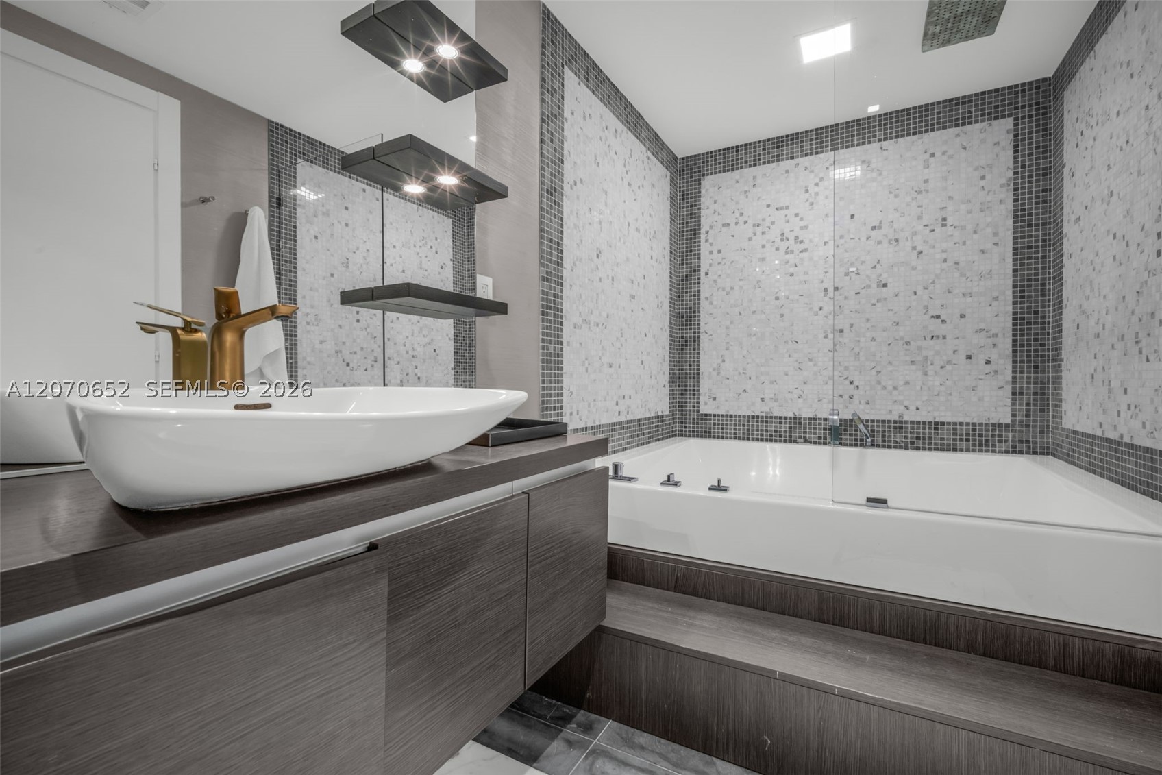 image Epic Residences36