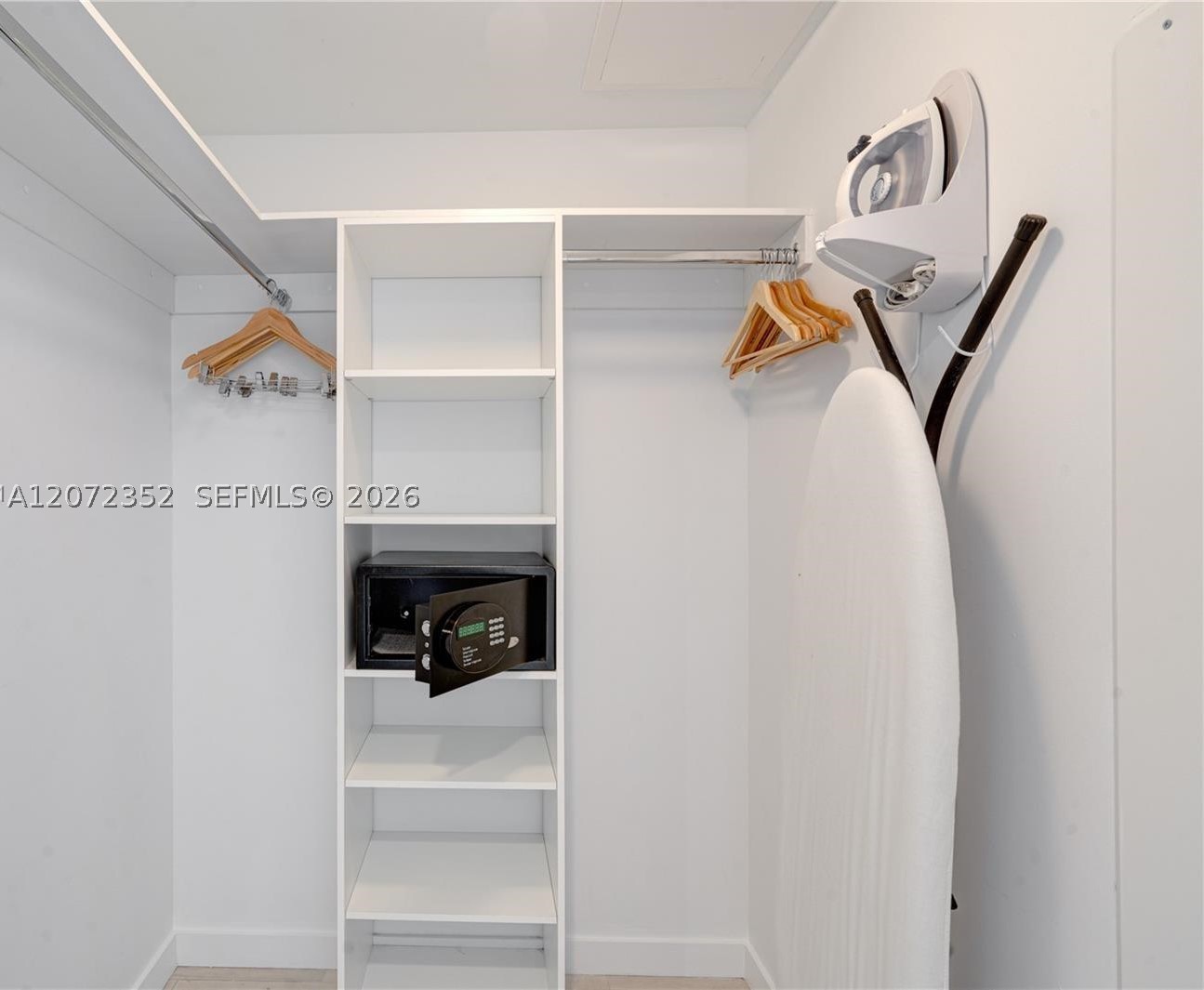 image Beachwalk Condominium11