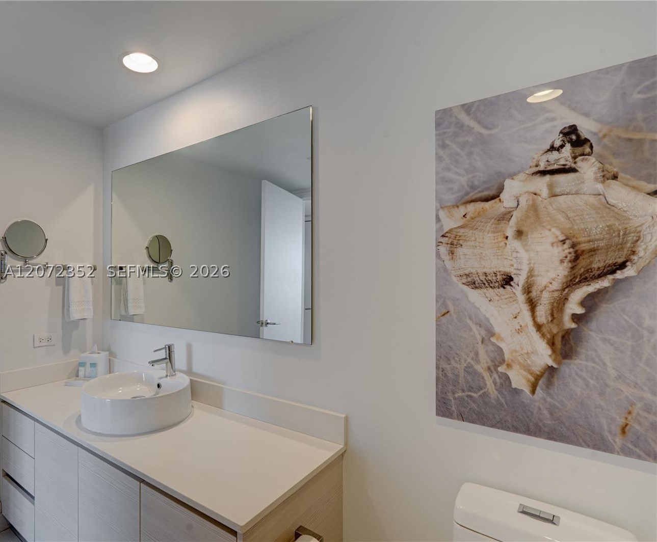 image Beachwalk Condominium13