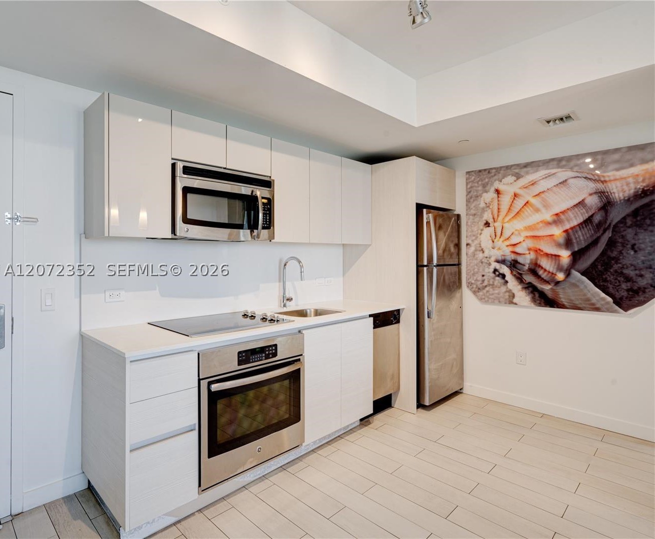 image Beachwalk Condominium6