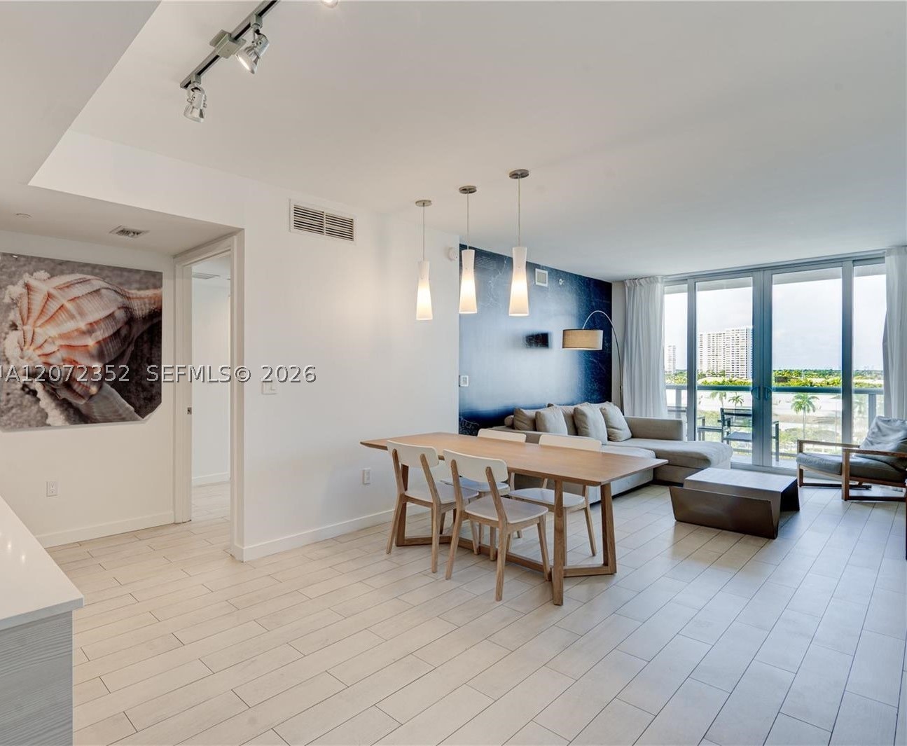 image Beachwalk Condominium8