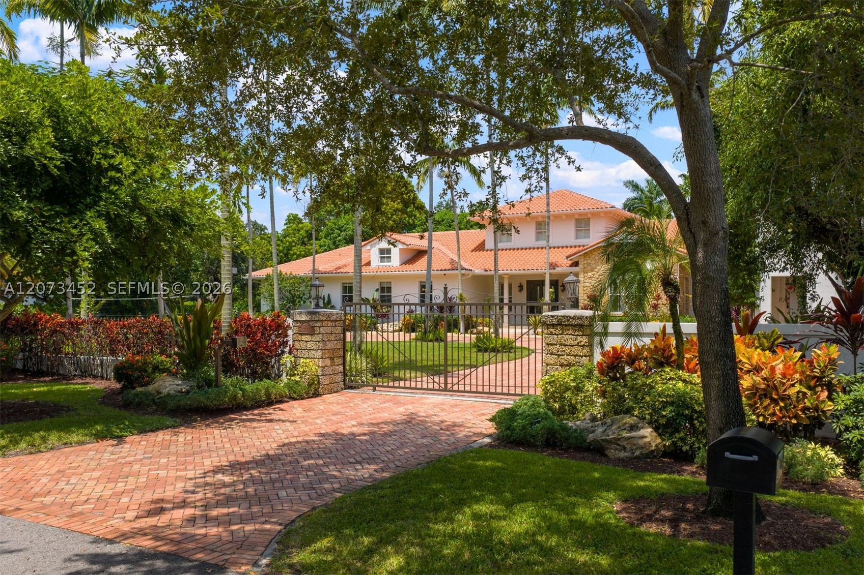 6235 Rolling Rd Dr Pinecrest, FL 33156