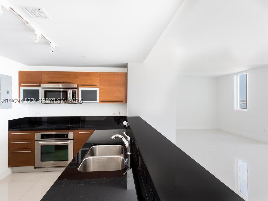 244 Biscayne Blvd #1002