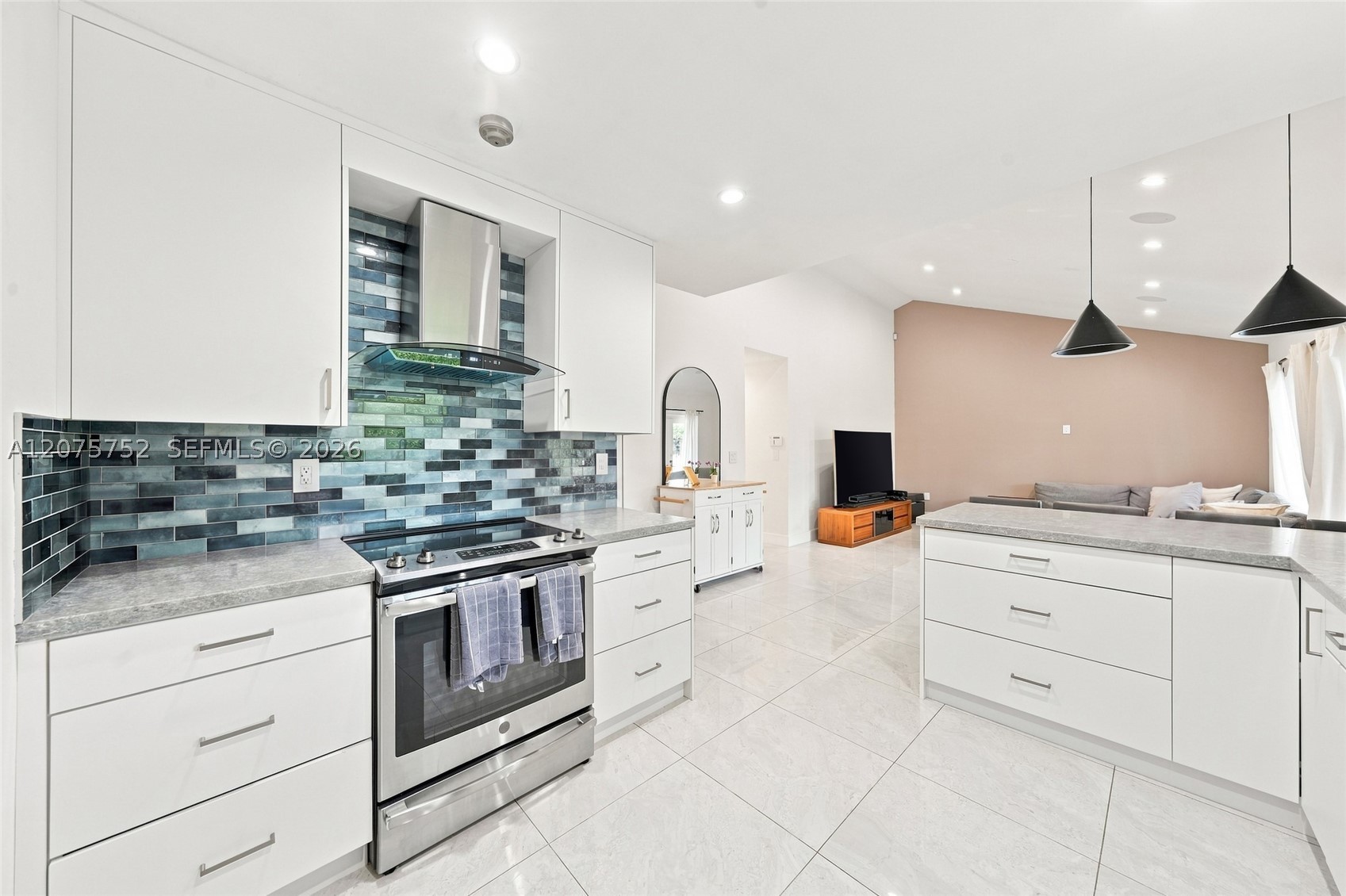 8250 SW 86th Ct Miami, FL 33143