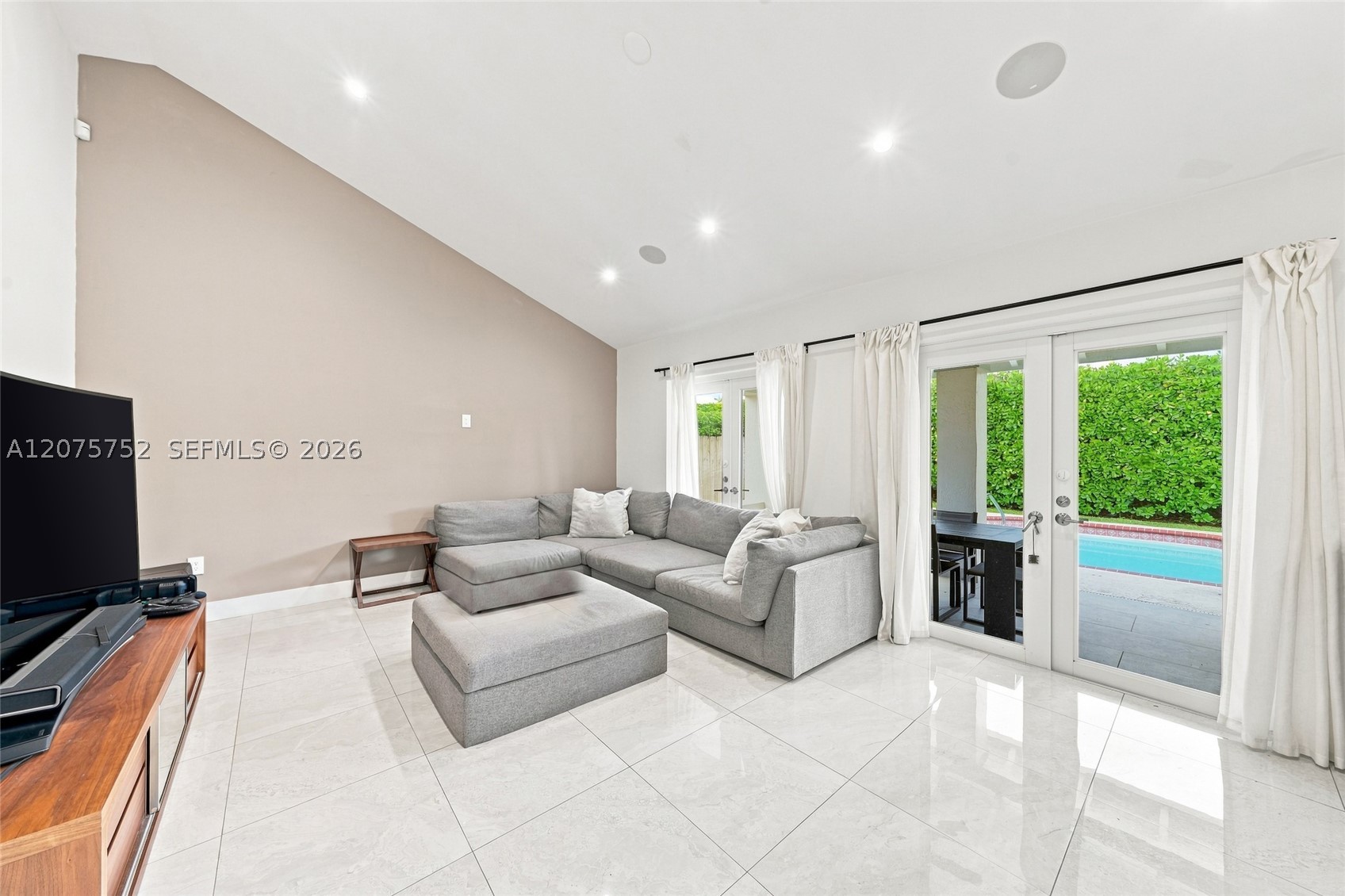 8250 SW 86th Ct Miami, FL 33143