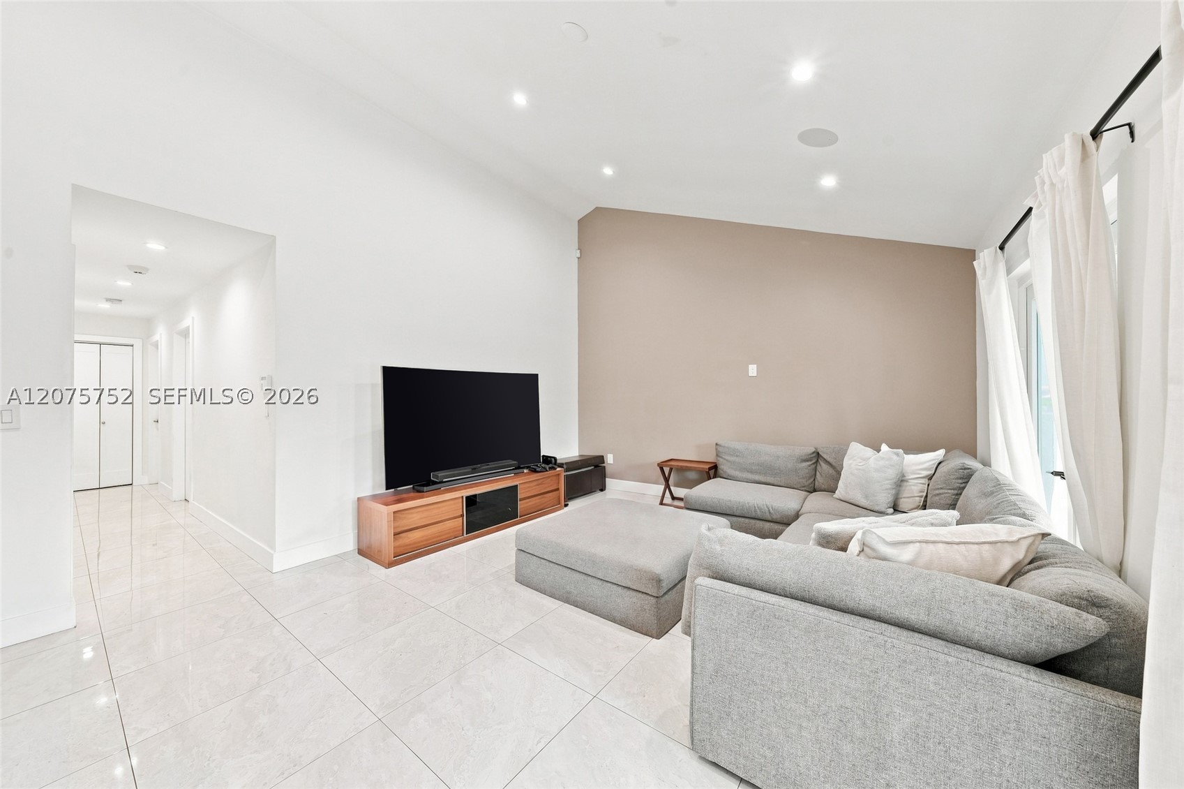 8250 SW 86th Ct Miami, FL 33143