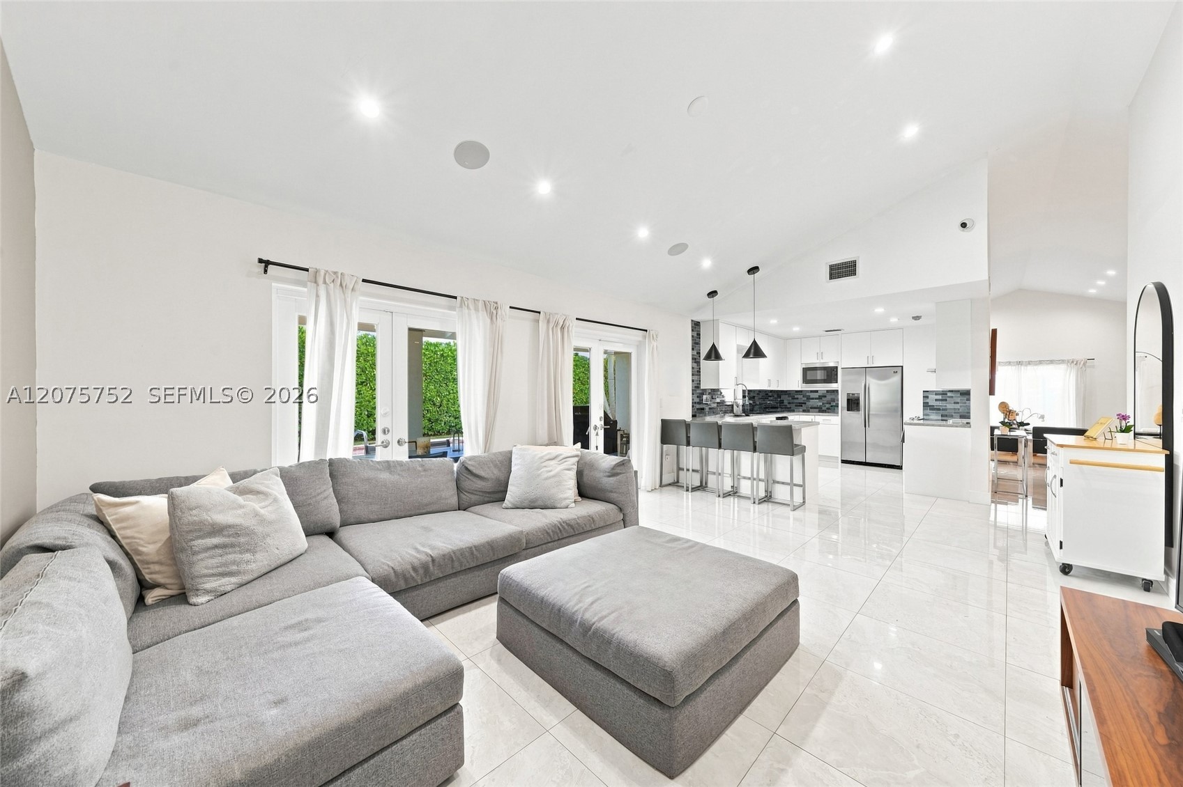 8250 SW 86th Ct Miami, FL 33143