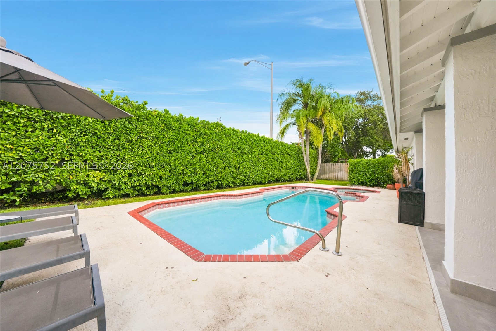 8250 SW 86th Ct Miami, FL 33143