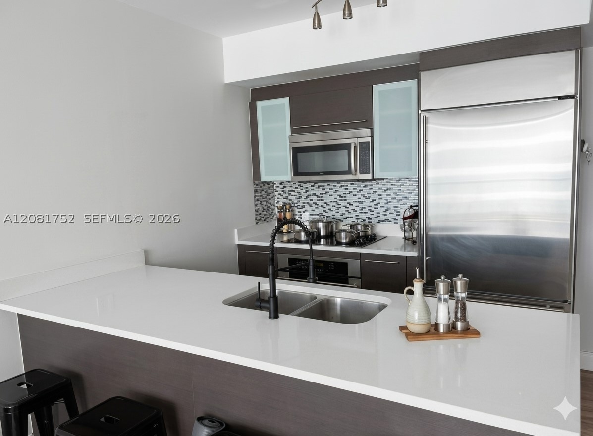 500 Brickell Ave #1806
