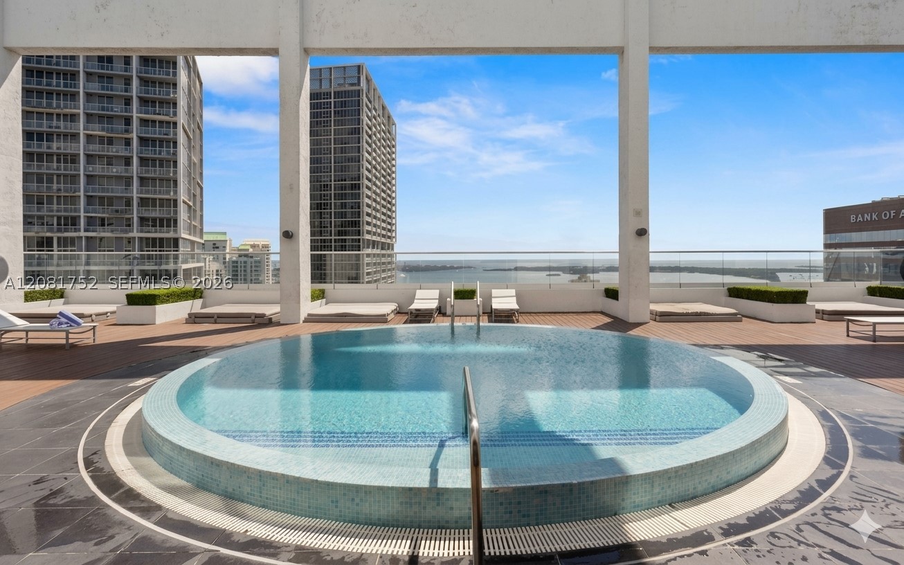 image 500 Brickell East10