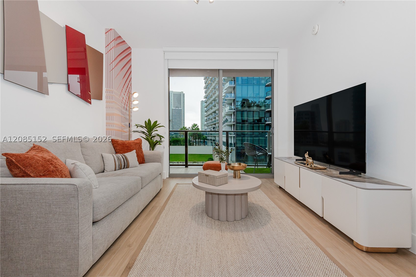 90 NE 32nd St #808