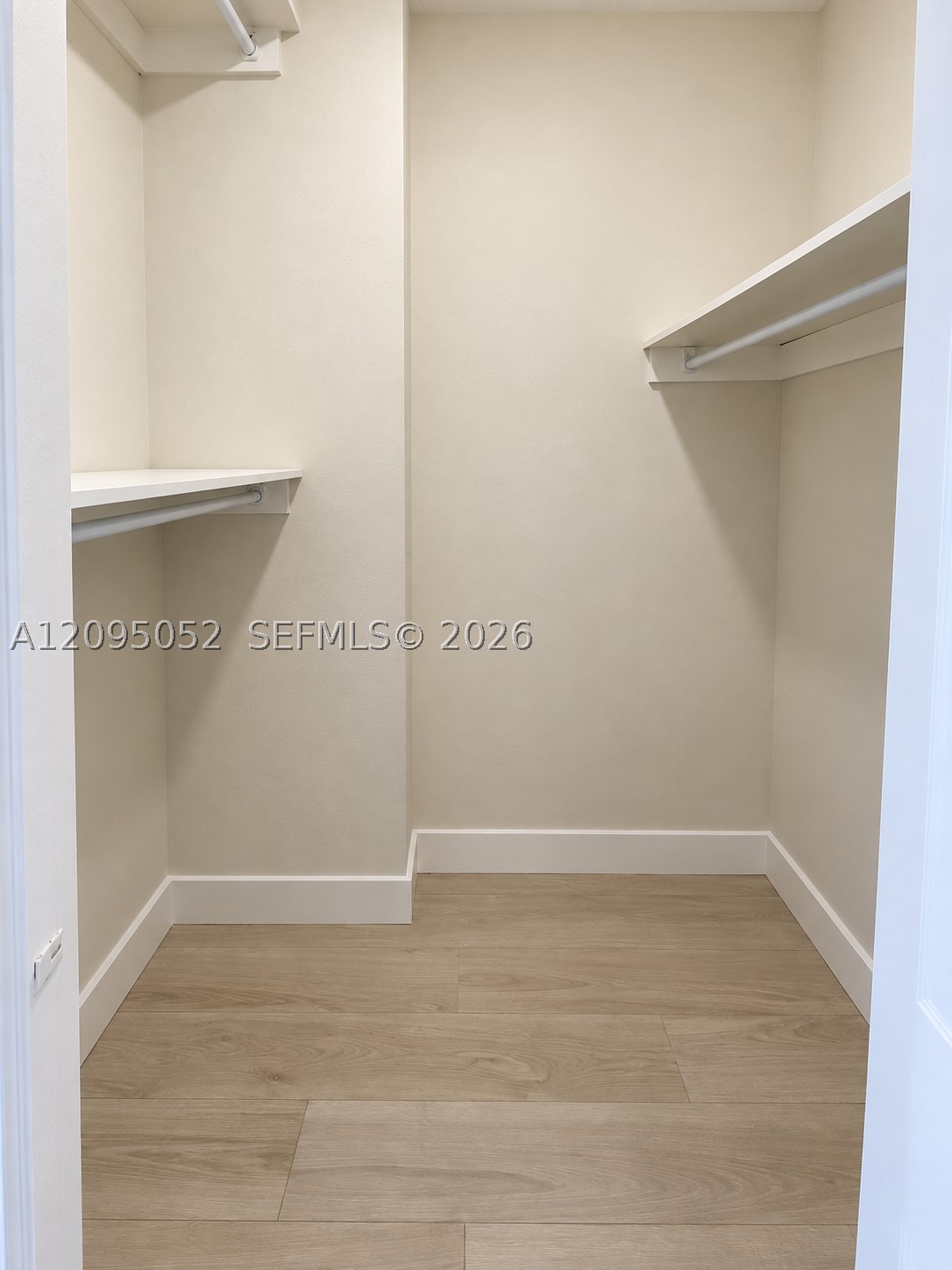 image Arlen House West5