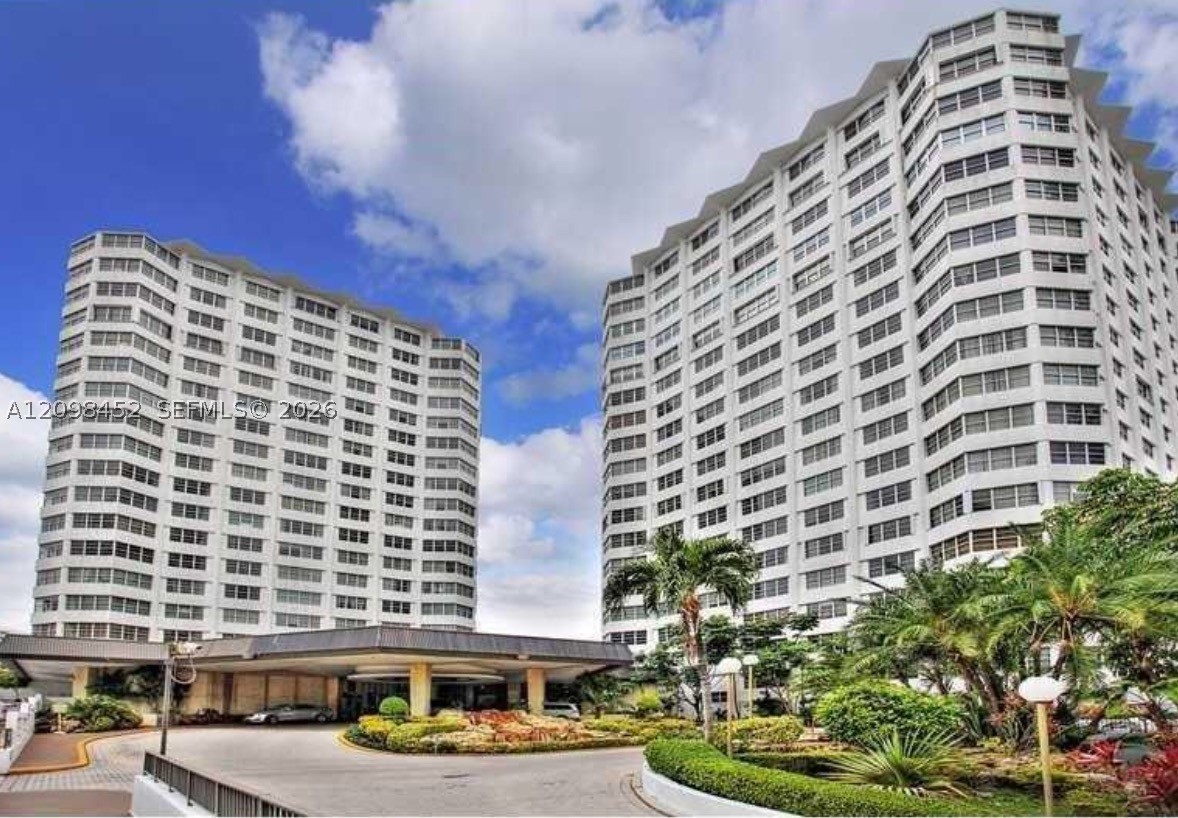 999 Brickell Bay Dr #1807