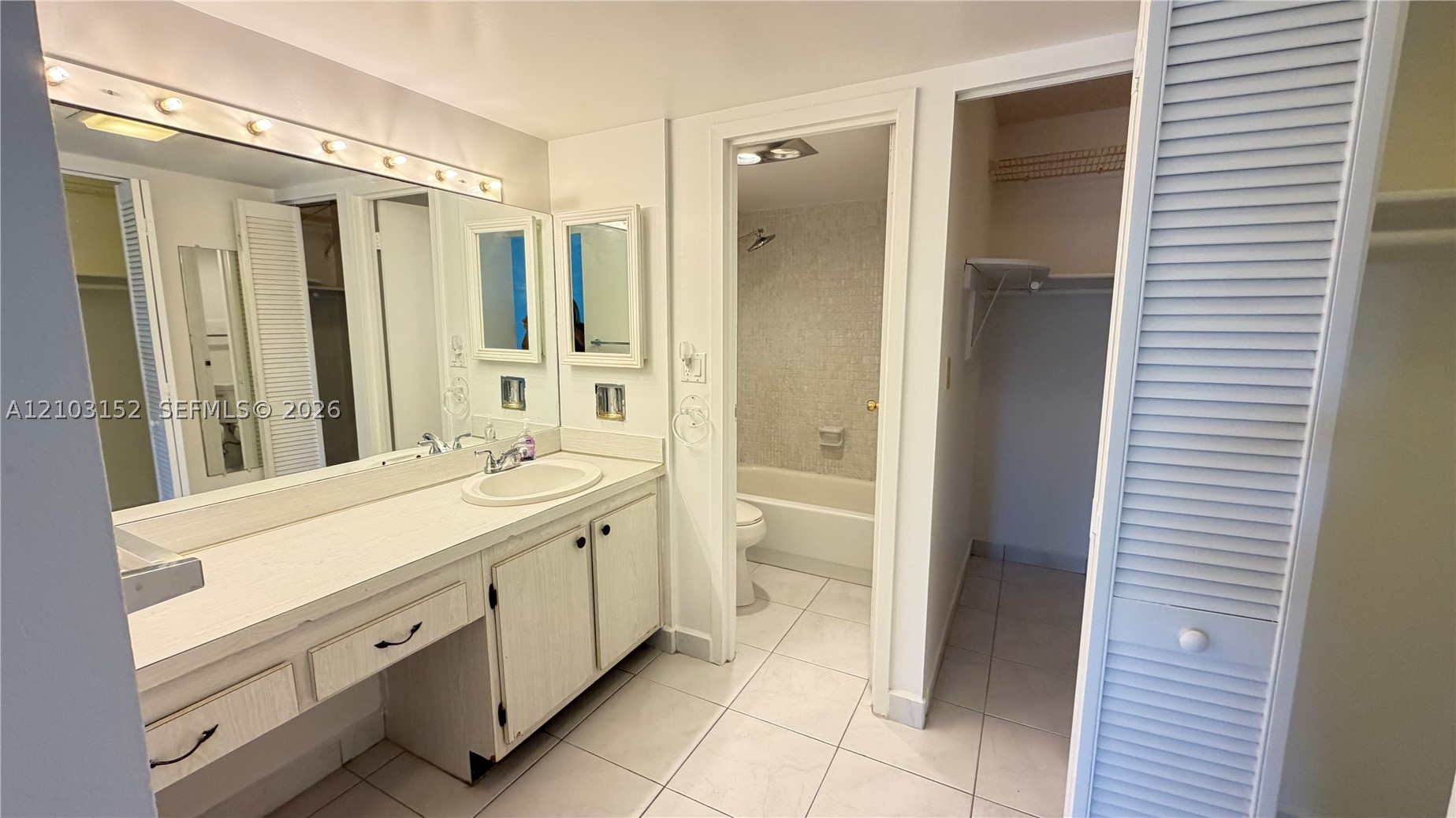 image Arlen House East14