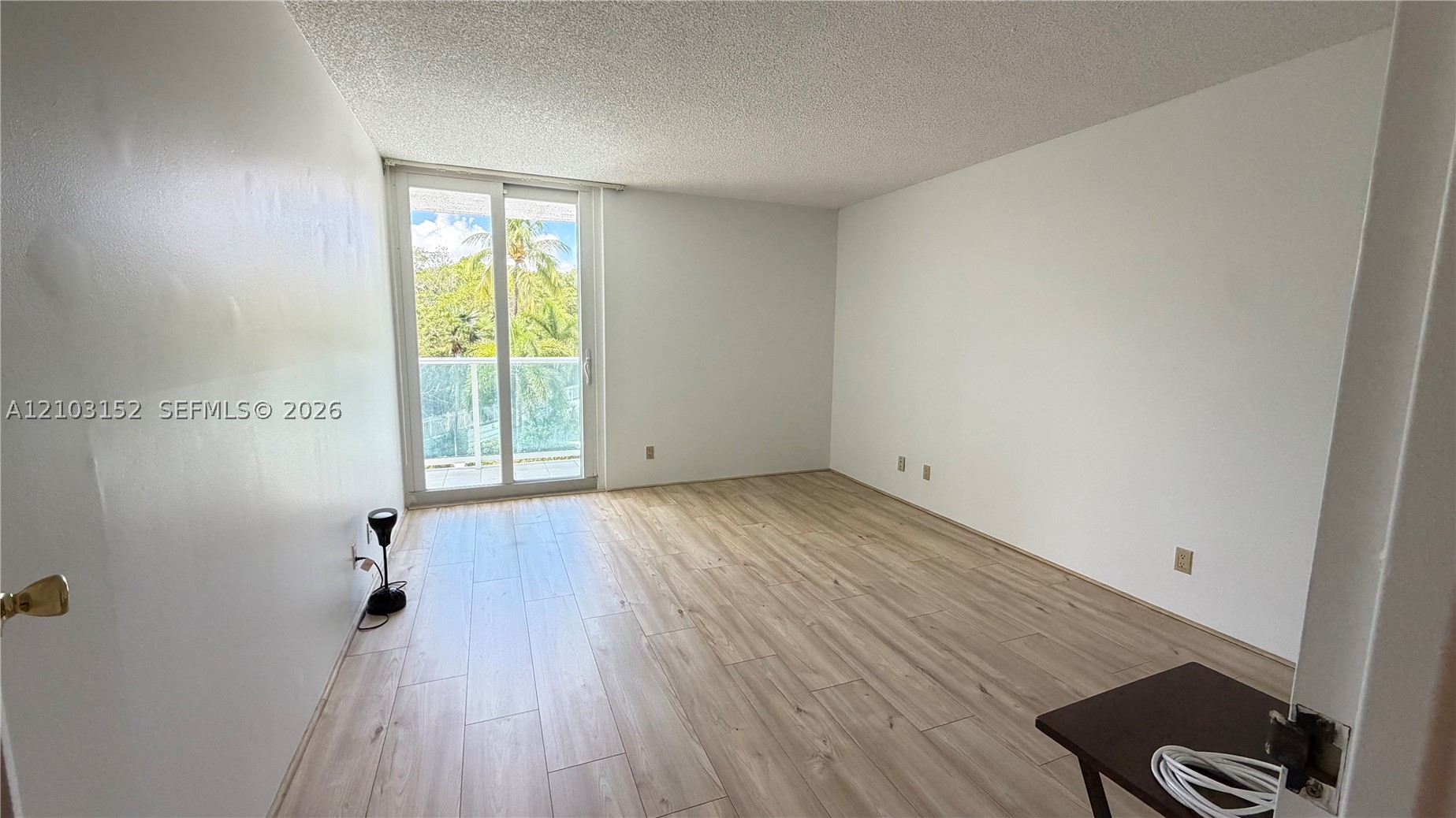 image Arlen House East17