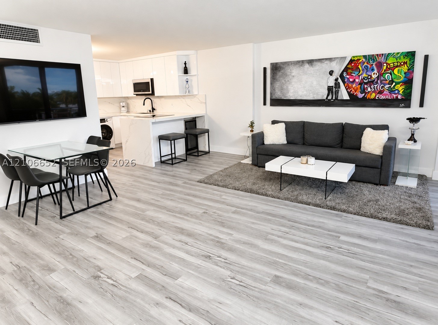 345 Ocean Dr #325 Miami Beach, FL 33139