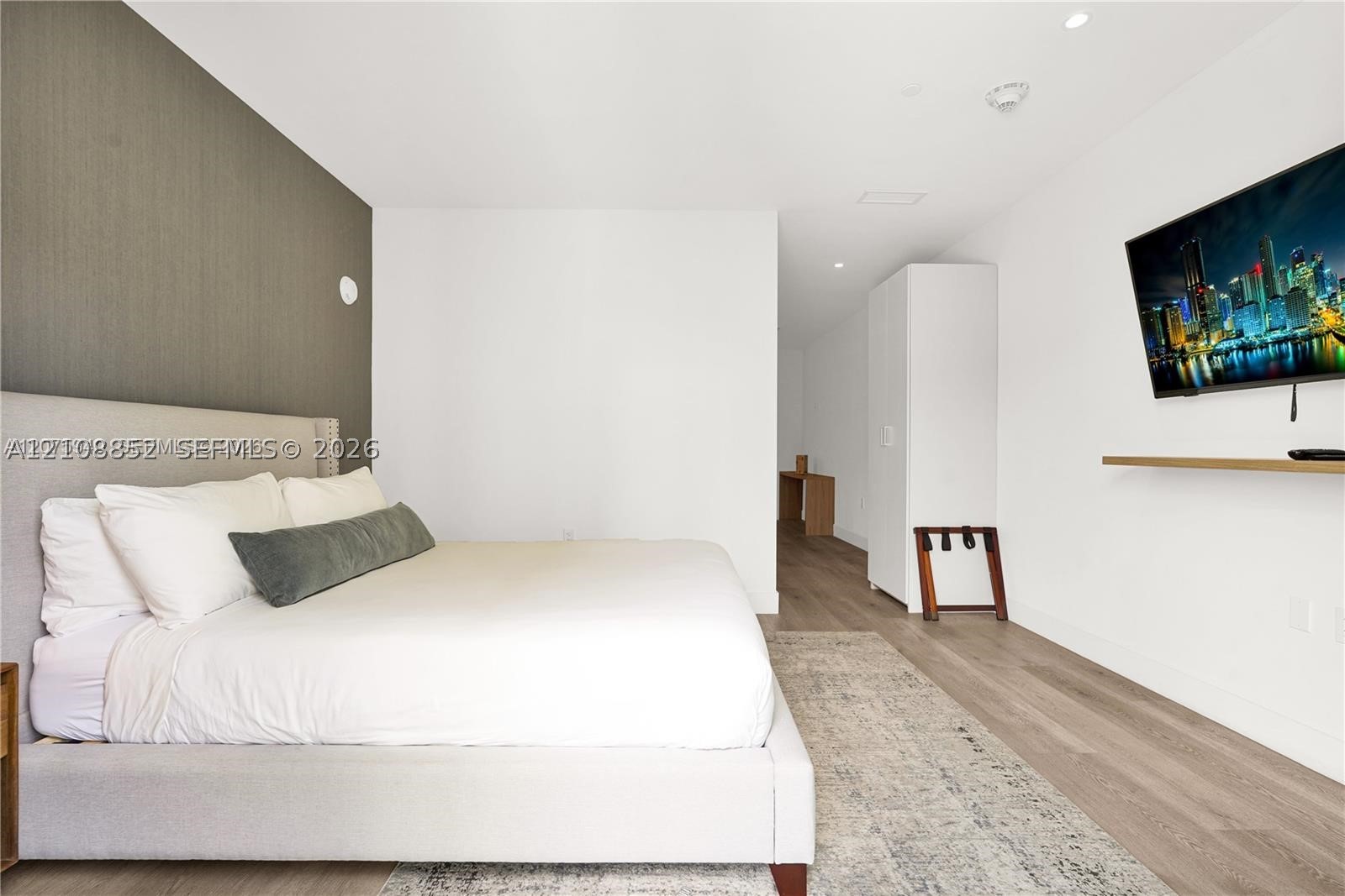image Smart Brickell III35