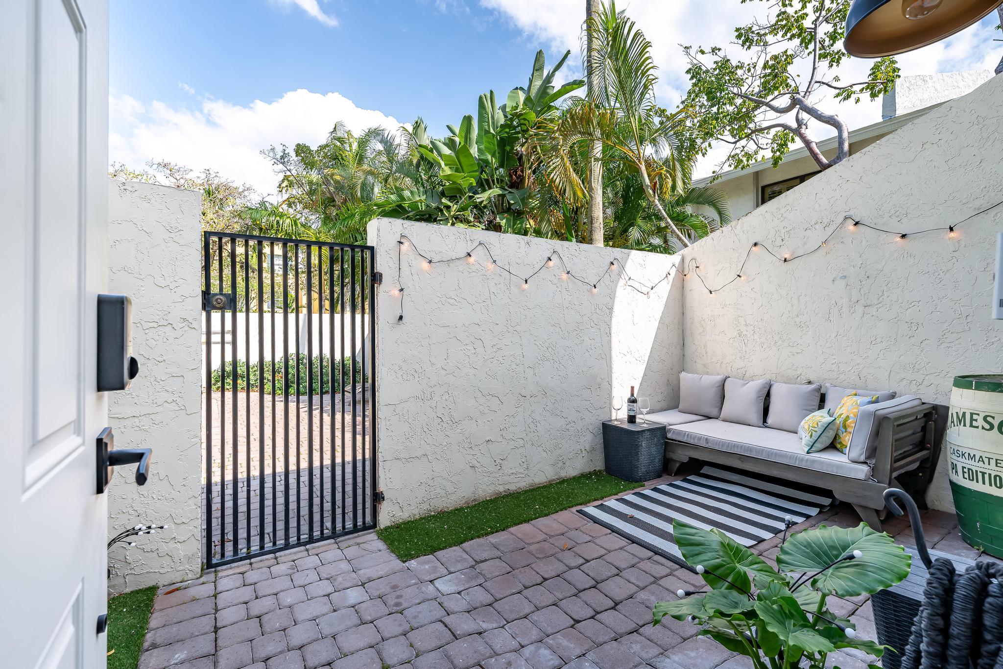 563 NE 7th Fort Lauderdale, FL 33301