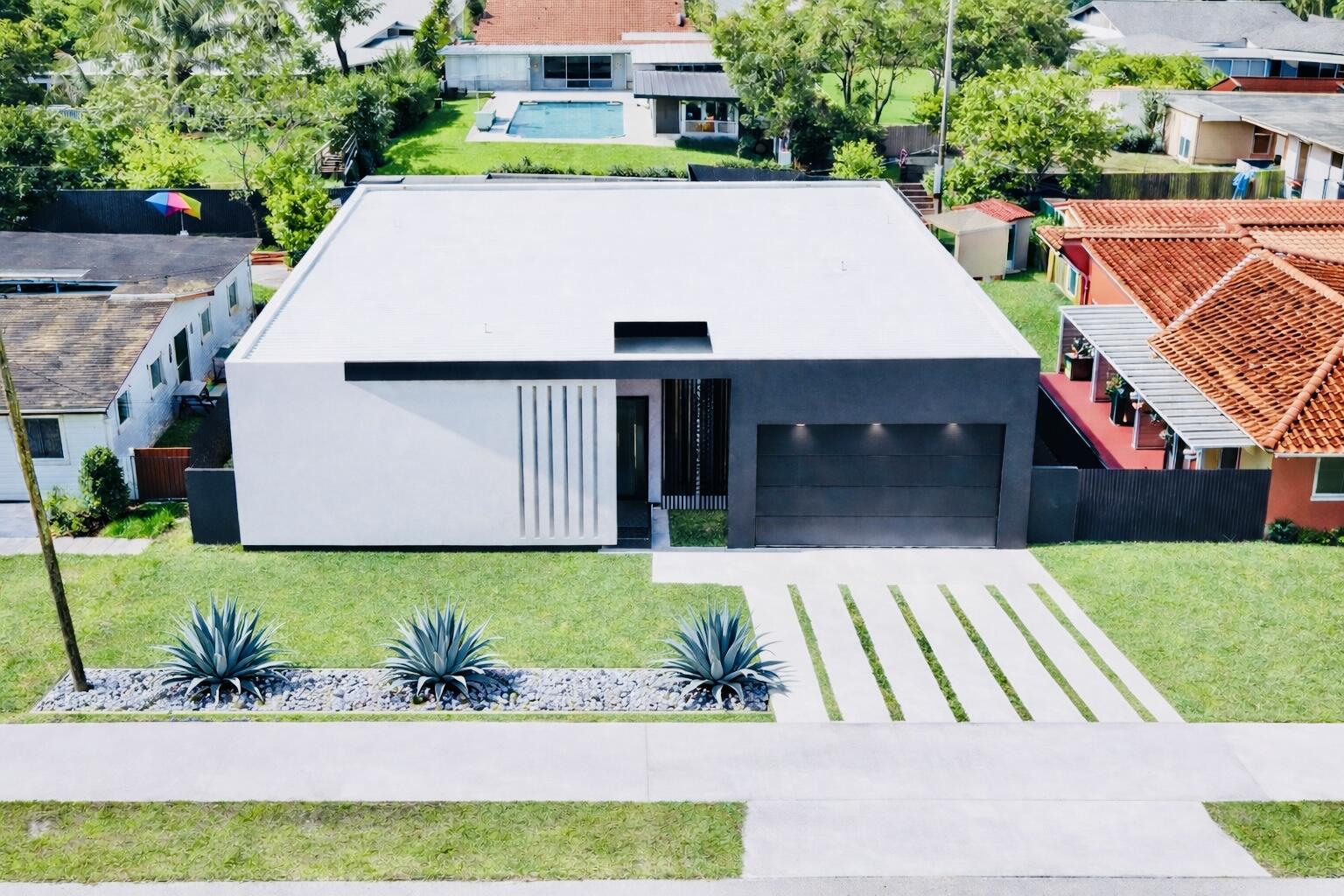 8966 SW 40th