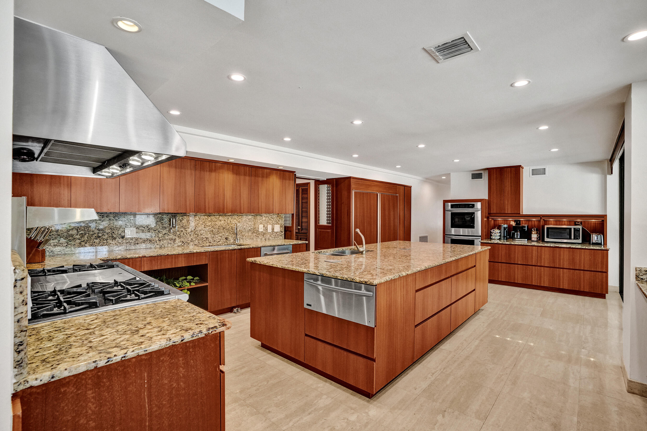 2441 SW 28th Fort Lauderdale, FL 33312