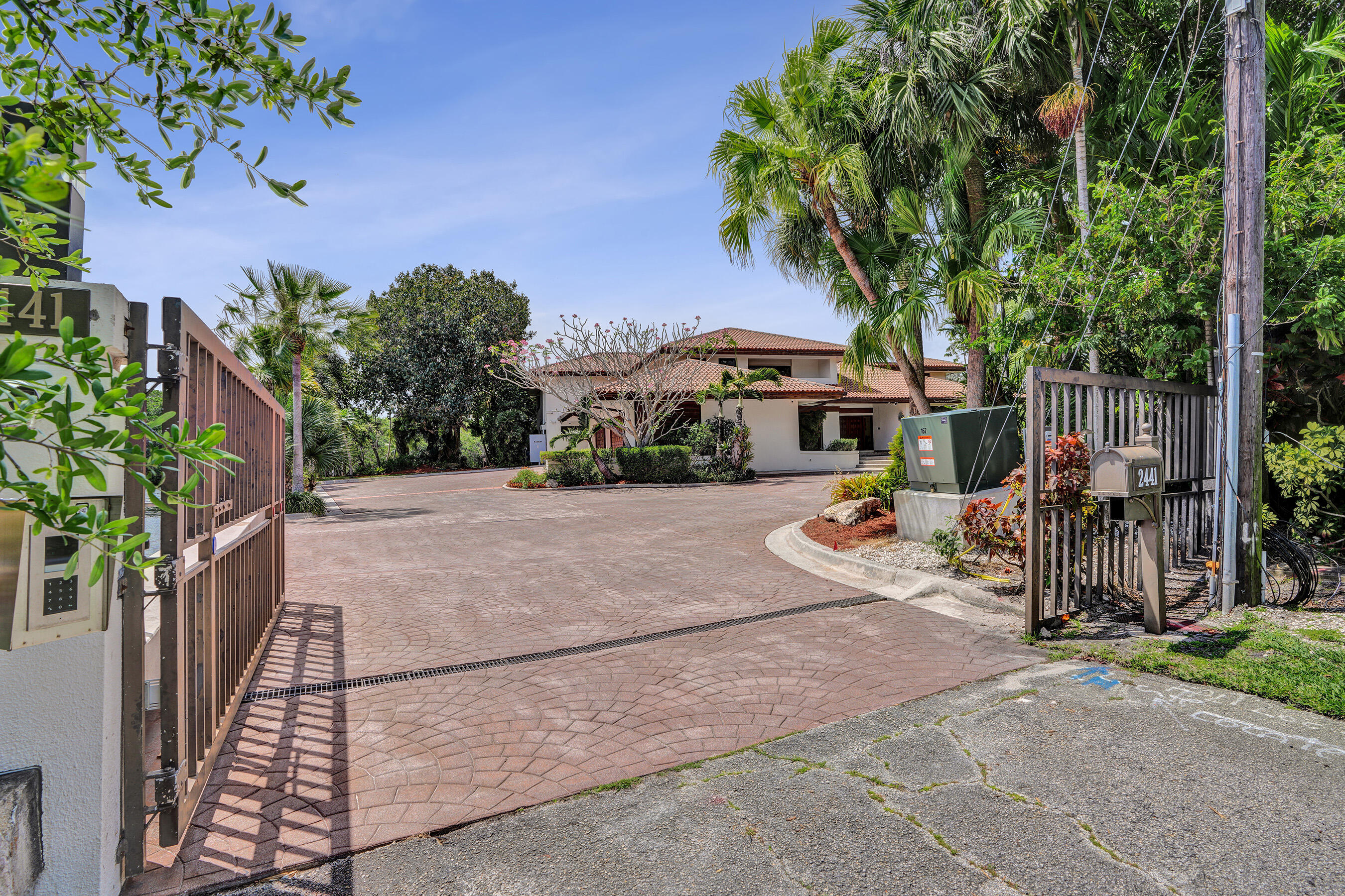 2441 SW 28th Fort Lauderdale, FL 33312