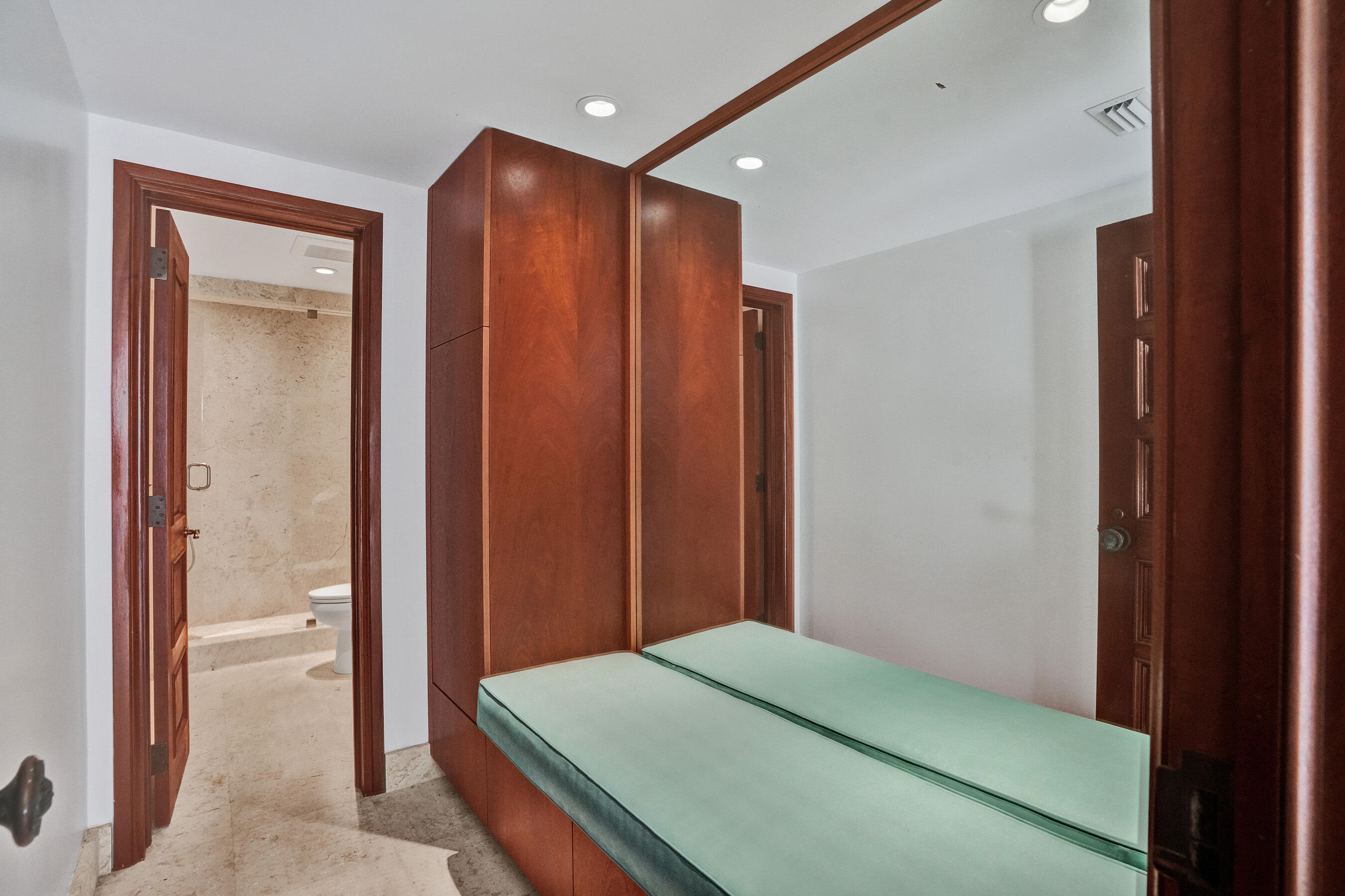 2441 SW 28th Fort Lauderdale, FL 33312