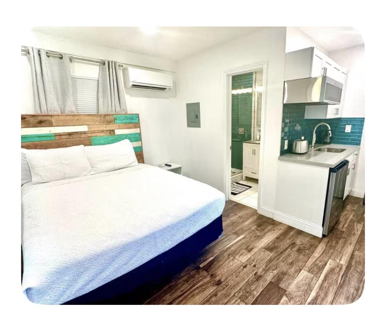 700 NE 17th Fort Lauderdale, FL 33304