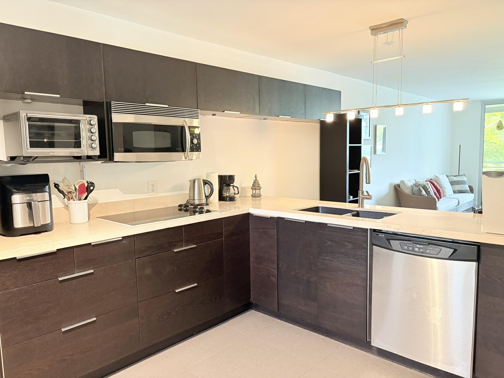 3503 Oaks #202