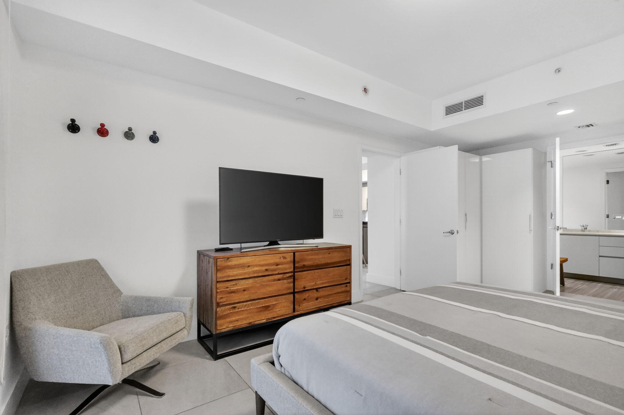 1010 Brickell #1607 Miami, FL 33131