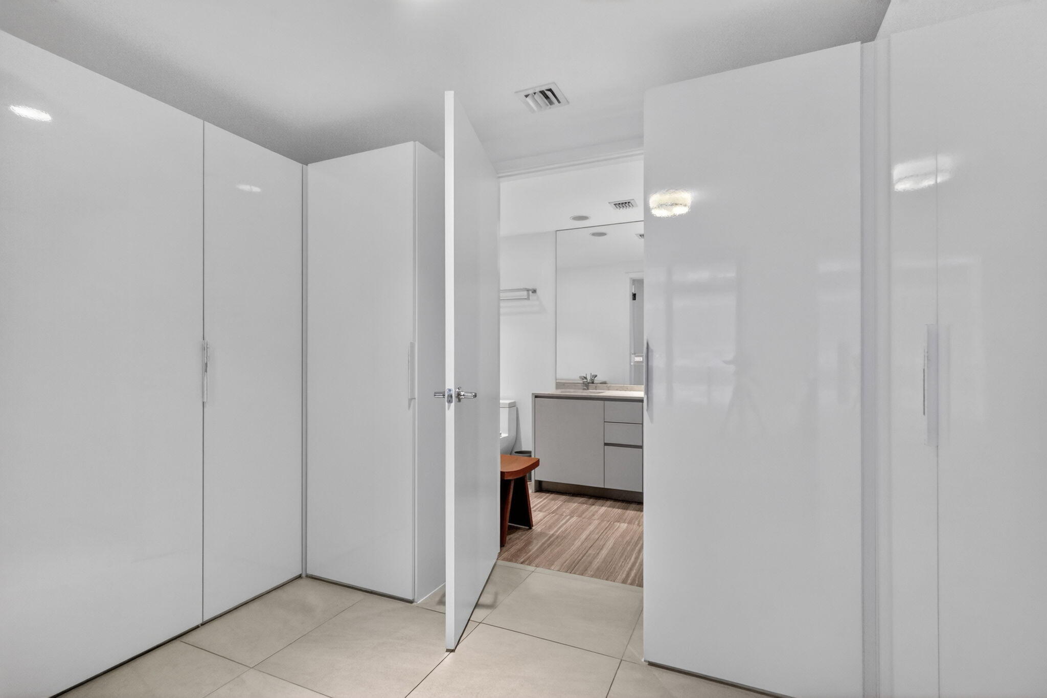 1010 Brickell #1607 Miami, FL 33131