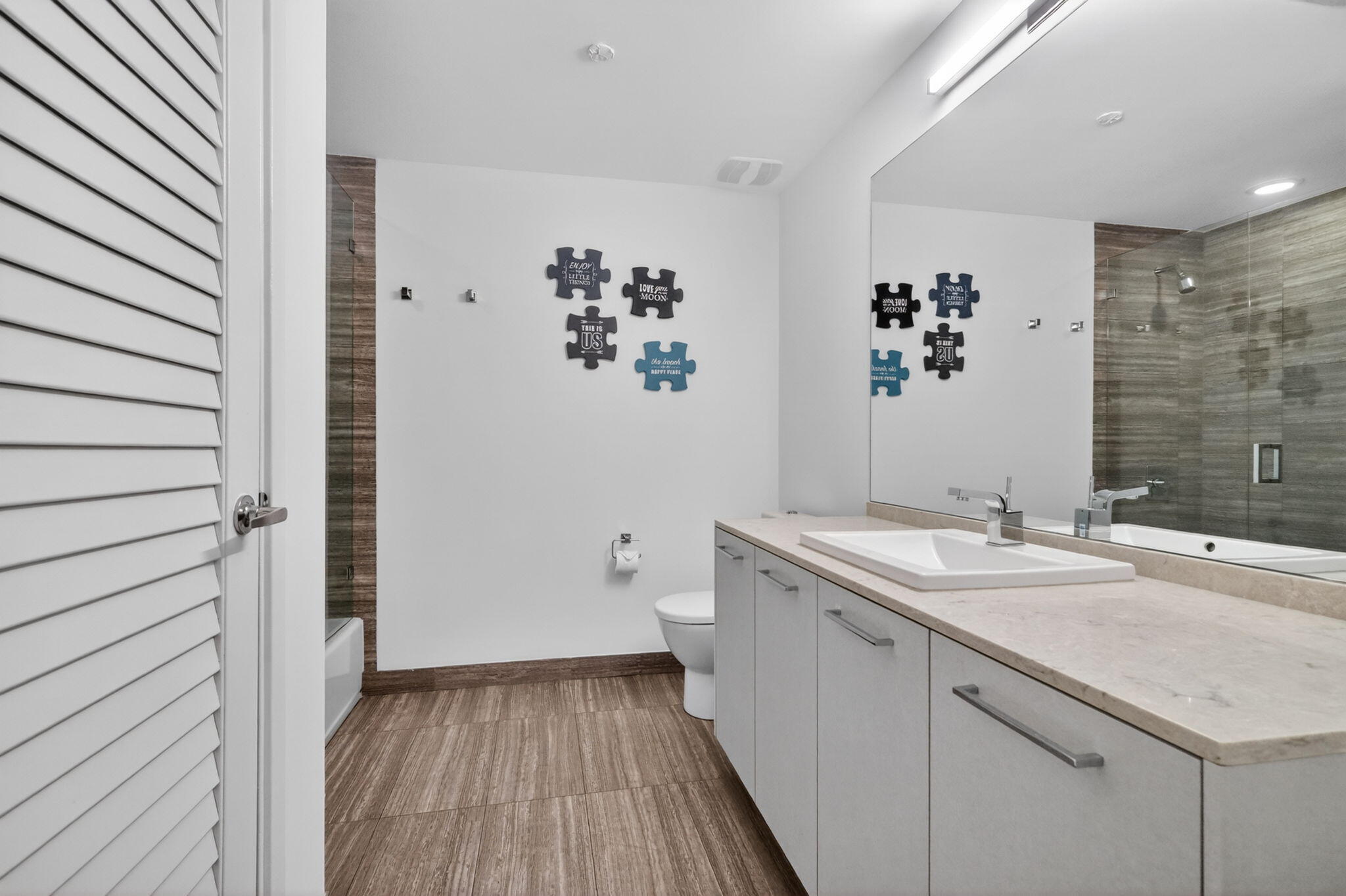 1010 Brickell #1607 Miami, FL 33131